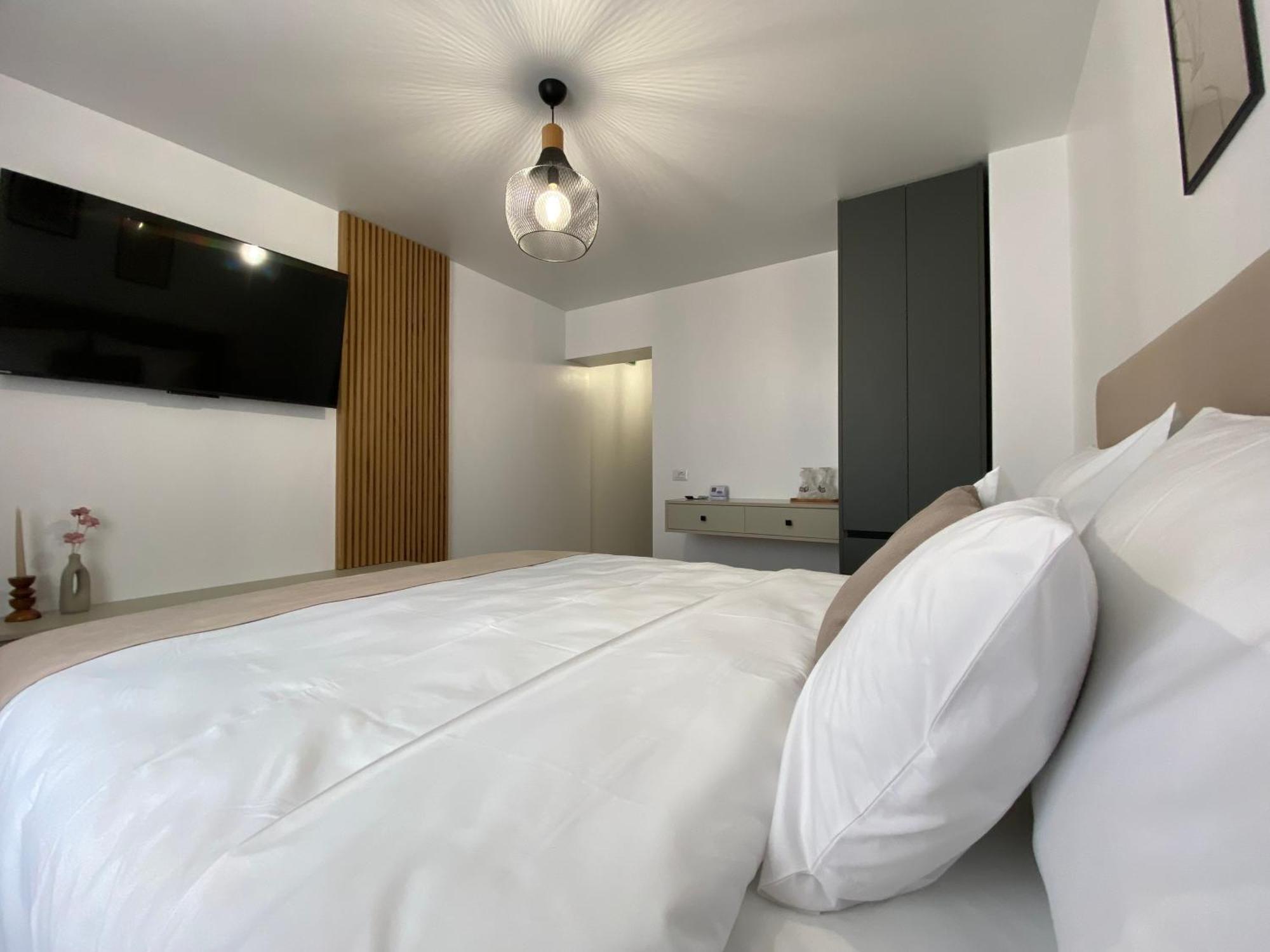 Cosy Apartments & Bistro Pufesti Buitenkant foto