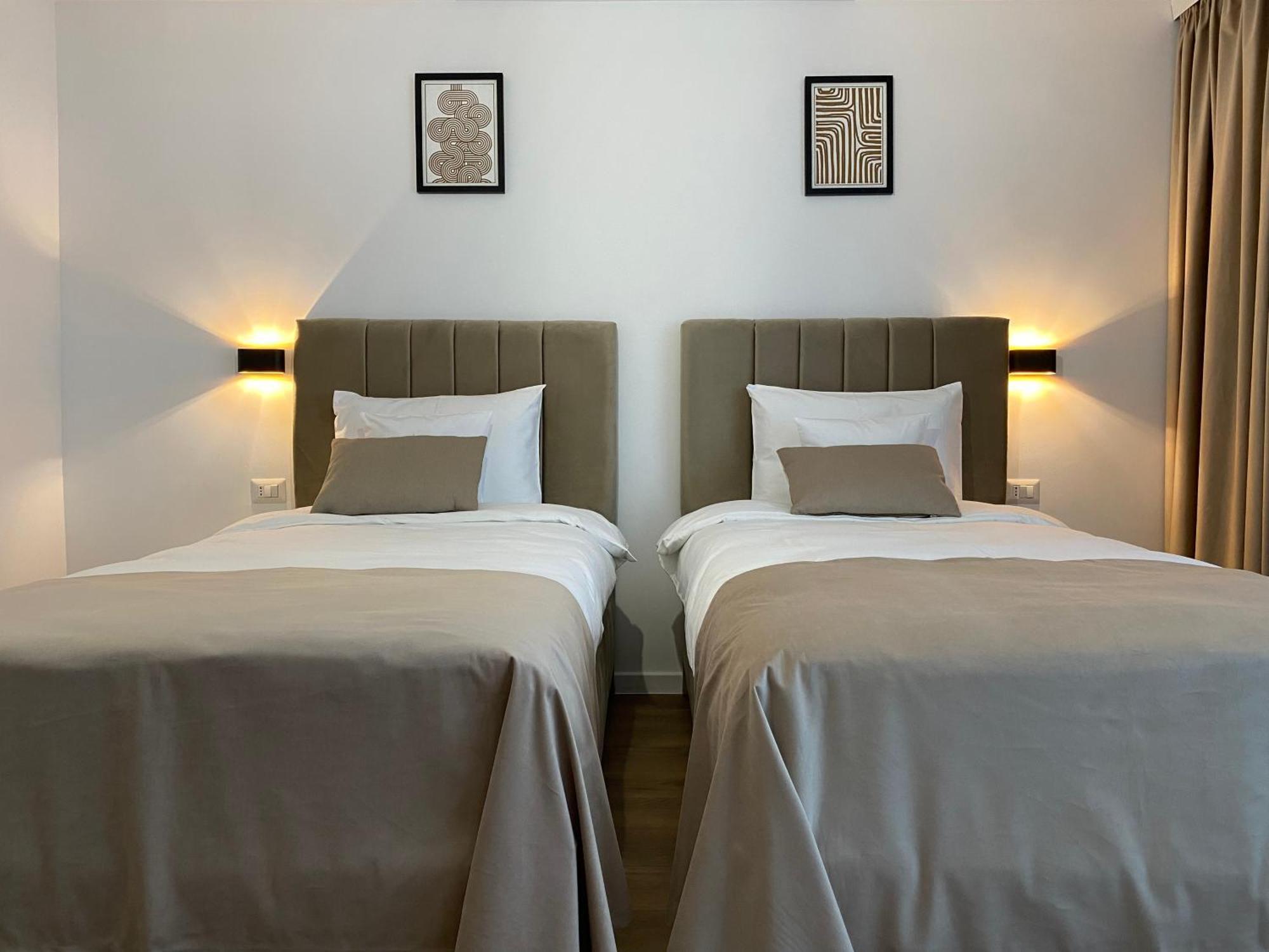 Cosy Apartments & Bistro Pufesti Buitenkant foto
